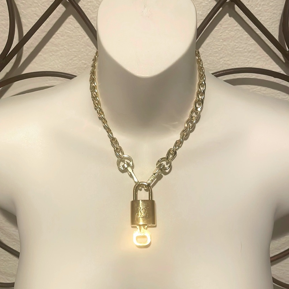 #300 Louis Vuitton Choker Necklace